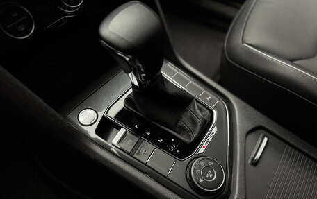 Volkswagen Tiguan II, 2018 год, 3 200 000 рублей, 19 фотография