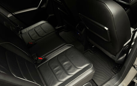 Volkswagen Tiguan II, 2018 год, 3 200 000 рублей, 24 фотография