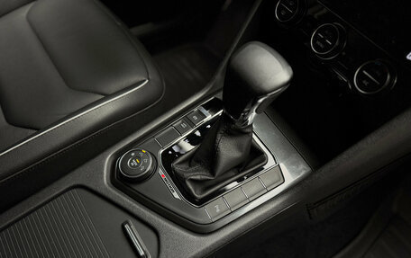 Volkswagen Tiguan II, 2018 год, 3 200 000 рублей, 28 фотография