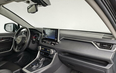 Toyota RAV4, 2021 год, 3 700 000 рублей, 2 фотография