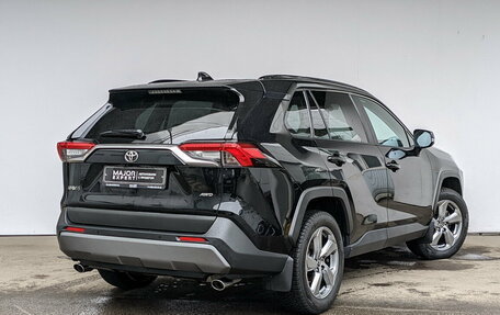 Toyota RAV4, 2021 год, 3 700 000 рублей, 3 фотография