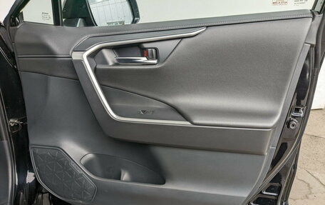 Toyota RAV4, 2021 год, 3 700 000 рублей, 10 фотография