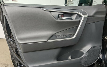 Toyota RAV4, 2021 год, 3 700 000 рублей, 9 фотография