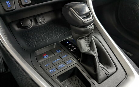 Toyota RAV4, 2021 год, 3 700 000 рублей, 7 фотография