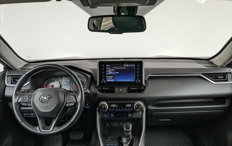 Toyota RAV4, 2021 год, 3 700 000 рублей, 12 фотография