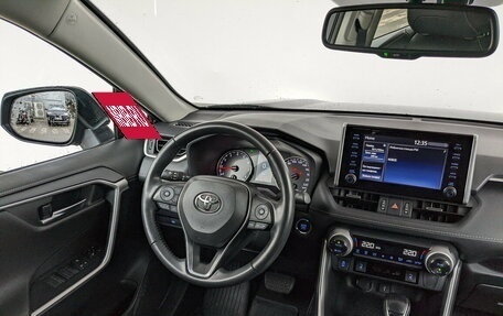 Toyota RAV4, 2021 год, 3 700 000 рублей, 13 фотография