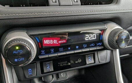 Toyota RAV4, 2021 год, 3 700 000 рублей, 6 фотография