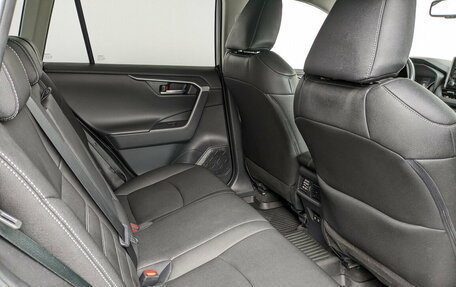 Toyota RAV4, 2021 год, 3 700 000 рублей, 27 фотография