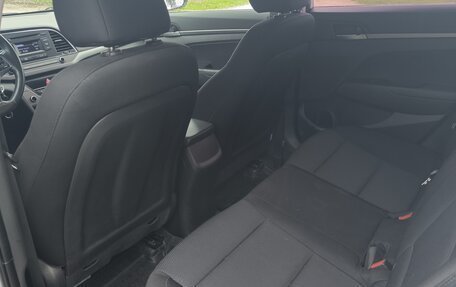 Hyundai Elantra VI рестайлинг, 2017 год, 1 520 000 рублей, 10 фотография