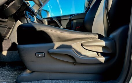 Toyota Land Cruiser Prado 150 рестайлинг 2, 2010 год, 2 350 000 рублей, 13 фотография