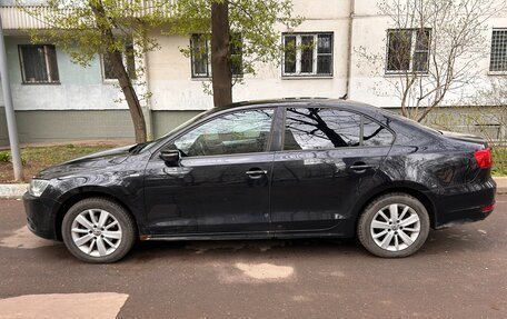 Volkswagen Jetta VI, 2013 год, 1 250 000 рублей, 2 фотография
