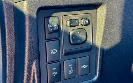 Toyota Land Cruiser Prado 150 рестайлинг 2, 2010 год, 2 350 000 рублей, 28 фотография