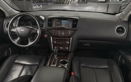 Nissan Pathfinder, 2016 год, 1 849 000 рублей, 10 фотография