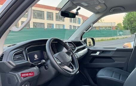 Volkswagen Multivan T6 рестайлинг, 2021 год, 8 650 000 рублей, 4 фотография