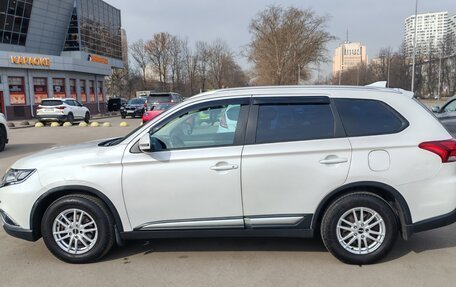 Mitsubishi Outlander III рестайлинг 3, 2017 год, 1 640 000 рублей, 7 фотография