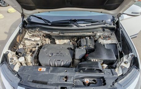 Mitsubishi Outlander III рестайлинг 3, 2017 год, 1 640 000 рублей, 13 фотография