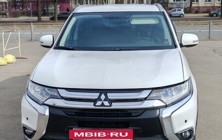 Mitsubishi Outlander III рестайлинг 3, 2017 год, 1 640 000 рублей, 2 фотография