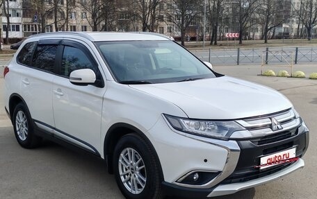 Mitsubishi Outlander III рестайлинг 3, 2017 год, 1 640 000 рублей, 3 фотография
