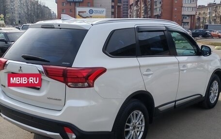 Mitsubishi Outlander III рестайлинг 3, 2017 год, 1 640 000 рублей, 4 фотография