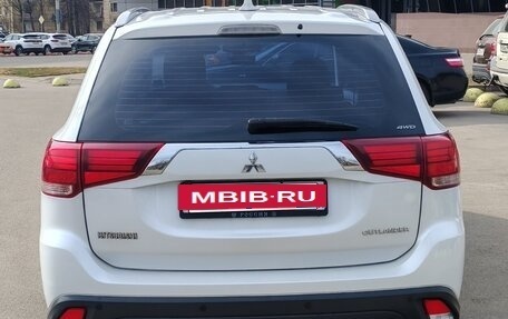 Mitsubishi Outlander III рестайлинг 3, 2017 год, 1 640 000 рублей, 5 фотография