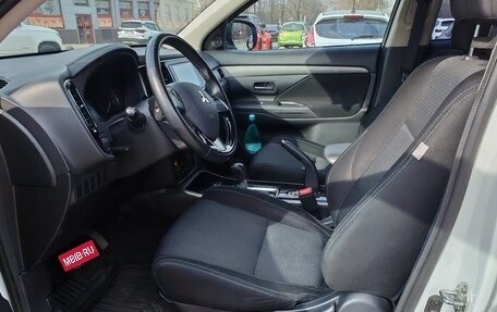 Mitsubishi Outlander III рестайлинг 3, 2017 год, 1 640 000 рублей, 8 фотография