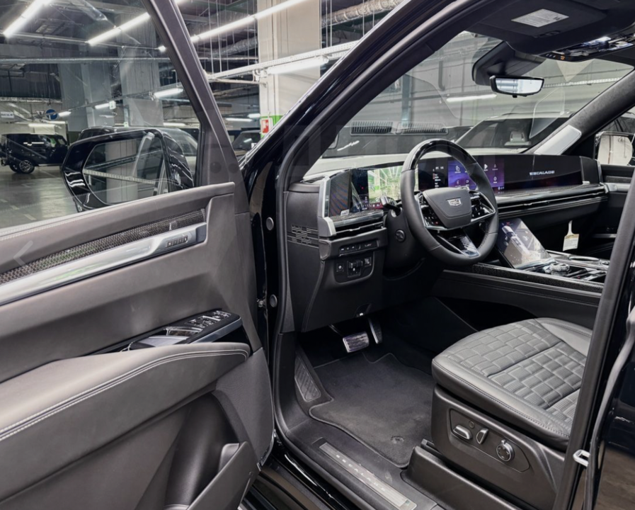 Cadillac Escalade V, 2025 год, 27 000 000 рублей, 8 фотография