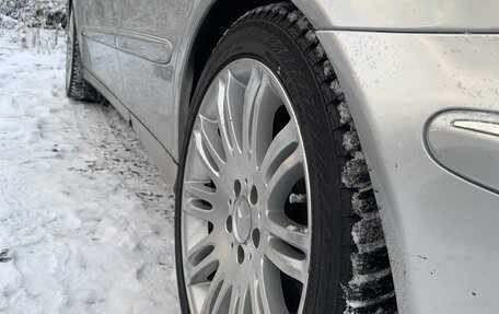 Mercedes-Benz E-Класс, 2004 год, 1 500 000 рублей, 25 фотография