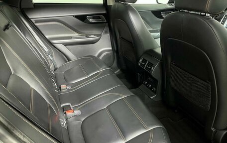 Jaguar F-Pace, 2016 год, 2 499 000 рублей, 13 фотография