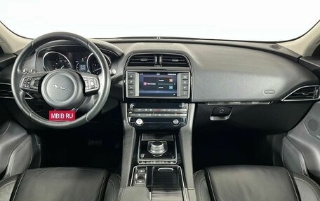 Jaguar F-Pace, 2016 год, 2 499 000 рублей, 15 фотография