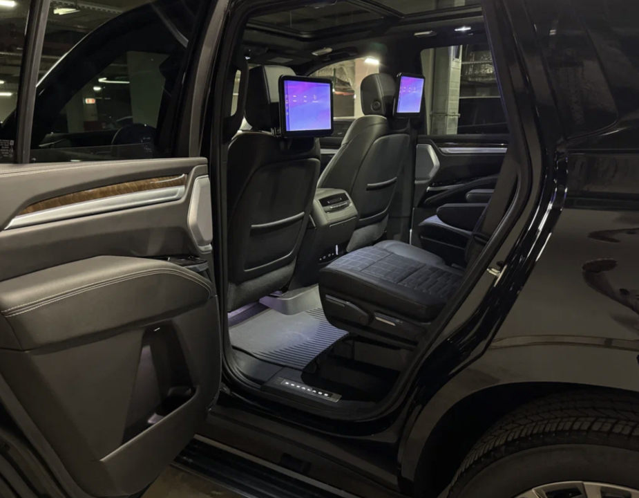 Cadillac Escalade V, 2025 год, 20 000 000 рублей, 3 фотография