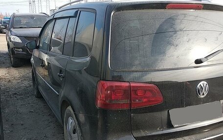 Volkswagen Touran III, 2011 год, 636 000 рублей, 2 фотография