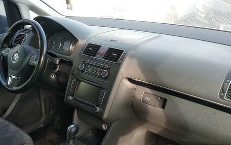 Volkswagen Touran III, 2011 год, 636 000 рублей, 3 фотография