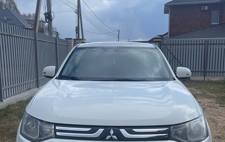 Mitsubishi Outlander III рестайлинг 3, 2013 год, 1 050 000 рублей, 1 фотография