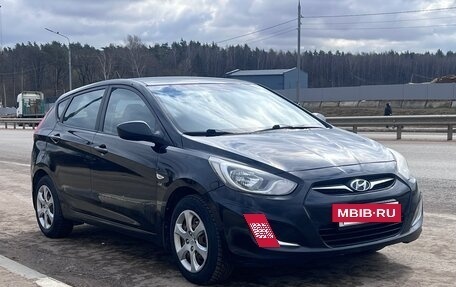 Hyundai Solaris II рестайлинг, 2012 год, 750 000 рублей, 3 фотография