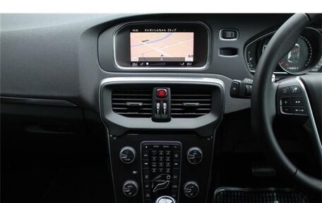 Volvo V40 II рестайлинг, 2017 год, 1 300 000 рублей, 8 фотография