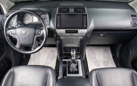 Toyota Land Cruiser Prado 150 рестайлинг 2, 2021 год, 5 999 000 рублей, 8 фотография