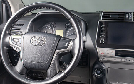 Toyota Land Cruiser Prado 150 рестайлинг 2, 2021 год, 5 999 000 рублей, 9 фотография