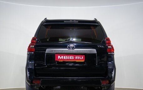 Toyota Land Cruiser Prado 150 рестайлинг 2, 2021 год, 5 999 000 рублей, 6 фотография