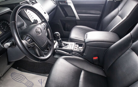 Toyota Land Cruiser Prado 150 рестайлинг 2, 2021 год, 5 999 000 рублей, 14 фотография