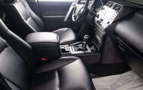 Toyota Land Cruiser Prado 150 рестайлинг 2, 2021 год, 5 999 000 рублей, 16 фотография