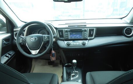 Toyota RAV4, 2015 год, 1 980 000 рублей, 10 фотография