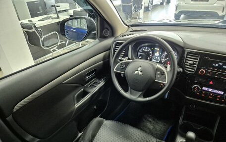 Mitsubishi Outlander III рестайлинг 3, 2013 год, 1 296 000 рублей, 25 фотография