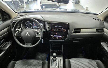 Mitsubishi Outlander III рестайлинг 3, 2013 год, 1 296 000 рублей, 26 фотография