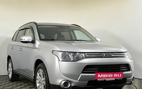 Mitsubishi Outlander III рестайлинг 3, 2014 год, 1 600 000 рублей, 3 фотография