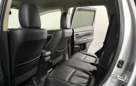 Mitsubishi Outlander III рестайлинг 3, 2014 год, 1 600 000 рублей, 10 фотография