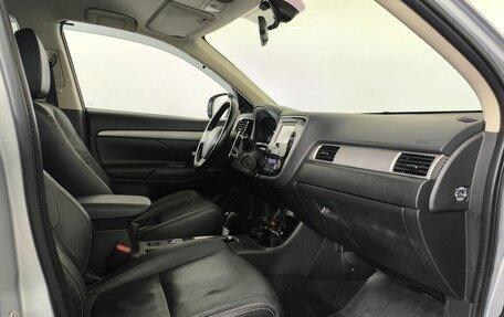 Mitsubishi Outlander III рестайлинг 3, 2014 год, 1 600 000 рублей, 11 фотография