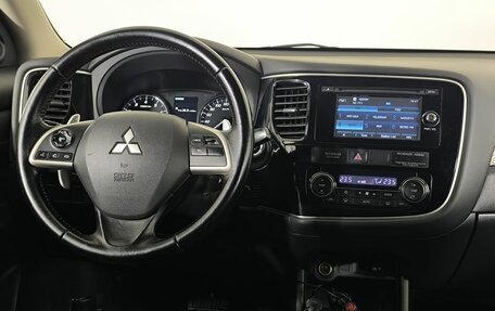 Mitsubishi Outlander III рестайлинг 3, 2014 год, 1 600 000 рублей, 14 фотография