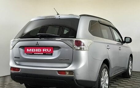 Mitsubishi Outlander III рестайлинг 3, 2014 год, 1 600 000 рублей, 4 фотография