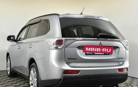 Mitsubishi Outlander III рестайлинг 3, 2014 год, 1 600 000 рублей, 6 фотография