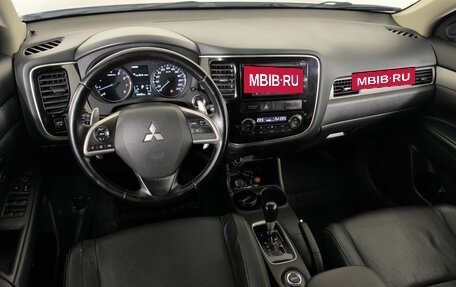 Mitsubishi Outlander III рестайлинг 3, 2014 год, 1 600 000 рублей, 13 фотография